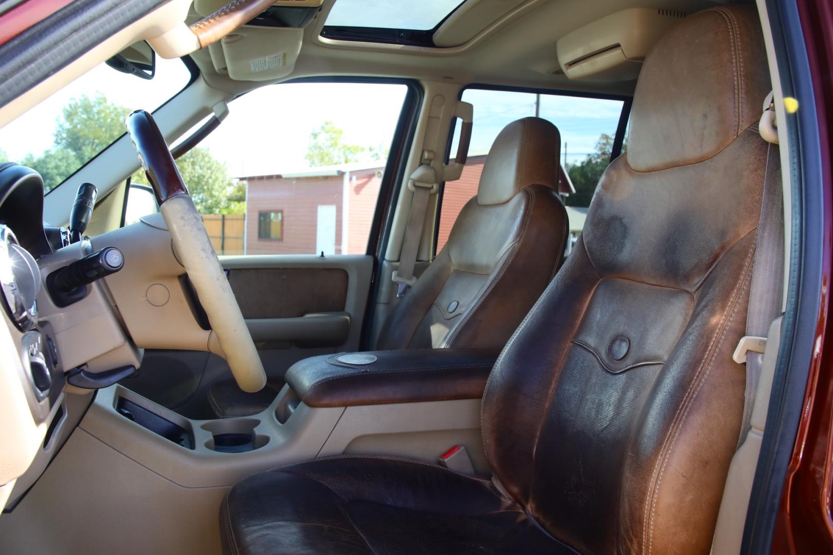 2006 RED FORD EXPEDITION Eddie Bauer 2WD (1FMFU17526L) with an 5.4L V8 SOHC 16V engine, 4-SPEED AUTOMATIC transmission, located at 420 E. Kingsbury St., Seguin, TX, 78155, (830) 401-0495, 29.581060, -97.961647 - Photo#19